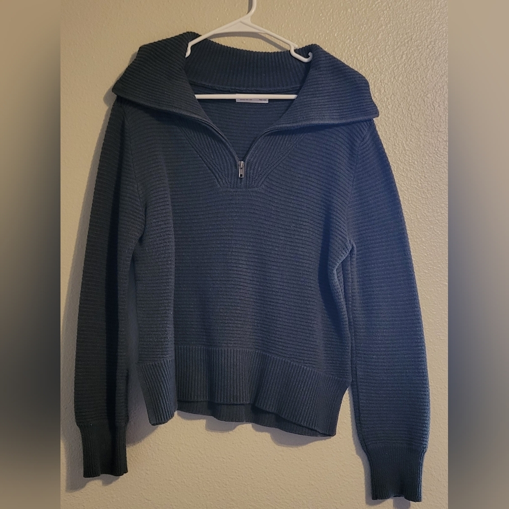 Women's Ribbed Sweater - Picture 9 of 10
